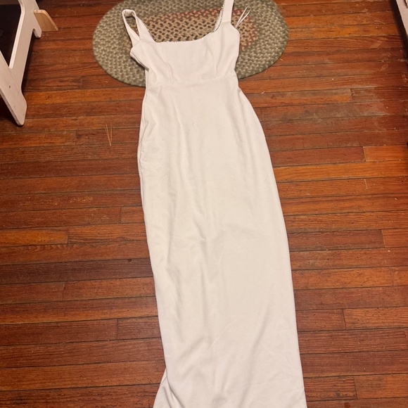 Dresses & Skirts - Sleek and stylish maxi dress. Perfect for any occasion. Versatile and elegant de